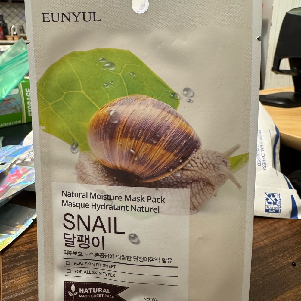 Natural Moisture Snail Mask Pack - White